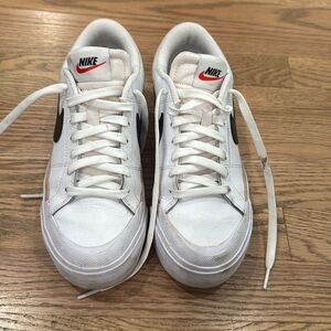 Nike Court Legacy Lift